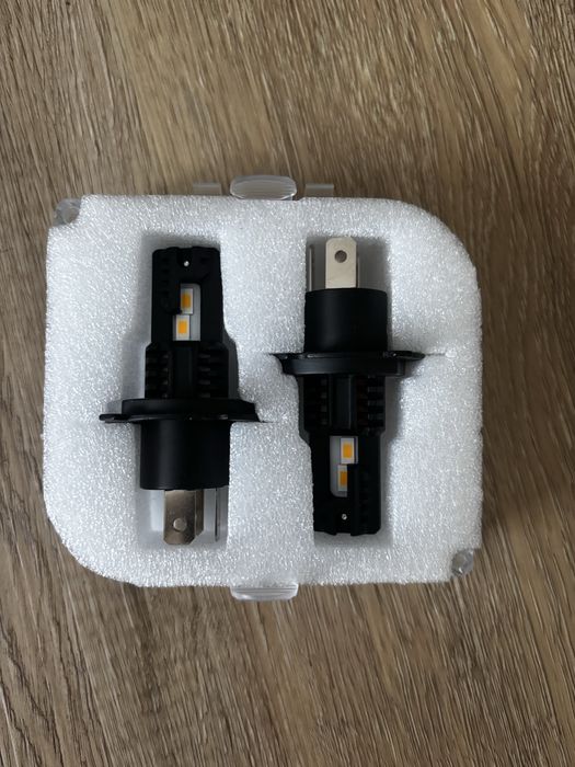LED лампы Н4, теплого цвета