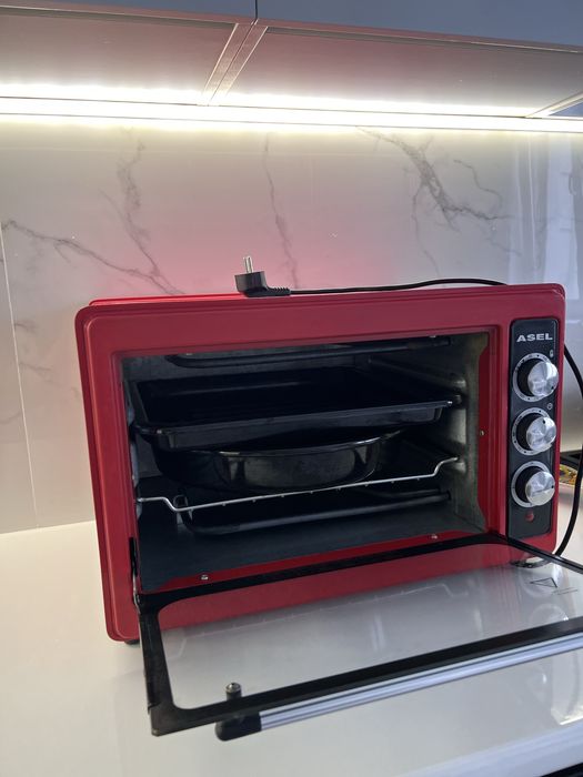 Настольная электропечь ASEL в красном цвете.