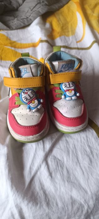 Продам детскую обувь