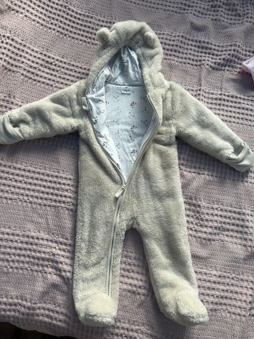 Продам комбинезоны детские 2 шт