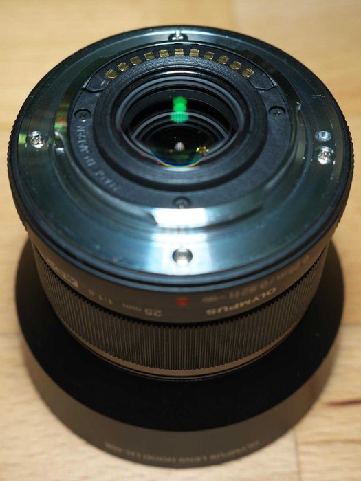 Объектив Olympus M.Zuiko Digital 25mm F/1.8