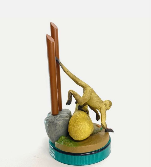 игрушка капибара и обезьянка