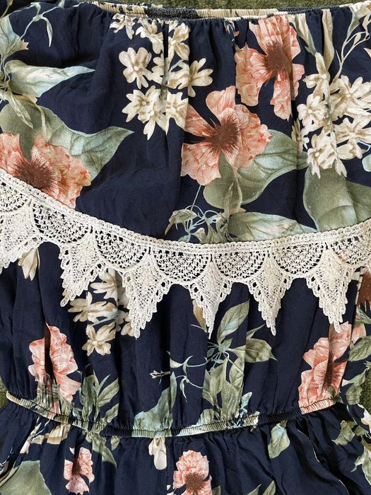 Salopeta scurta cu motiv floral, dantela si buzunare Marime S