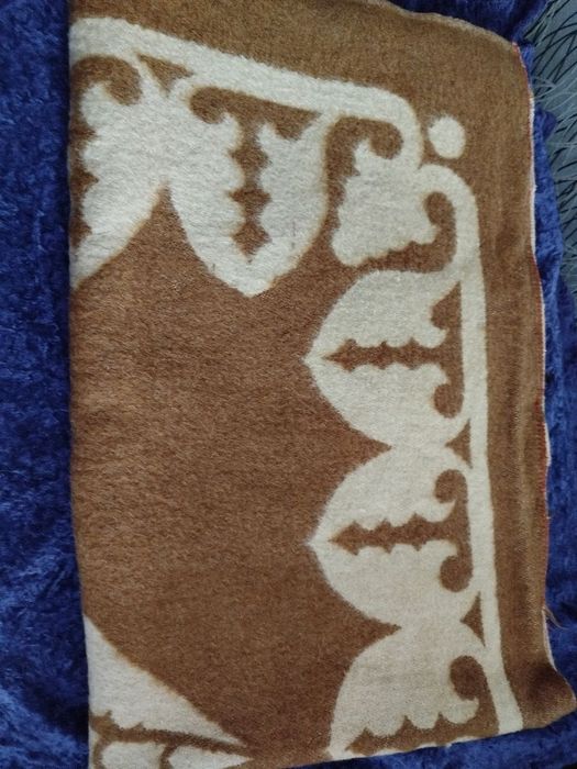 Одеяла шерстяные,подушки