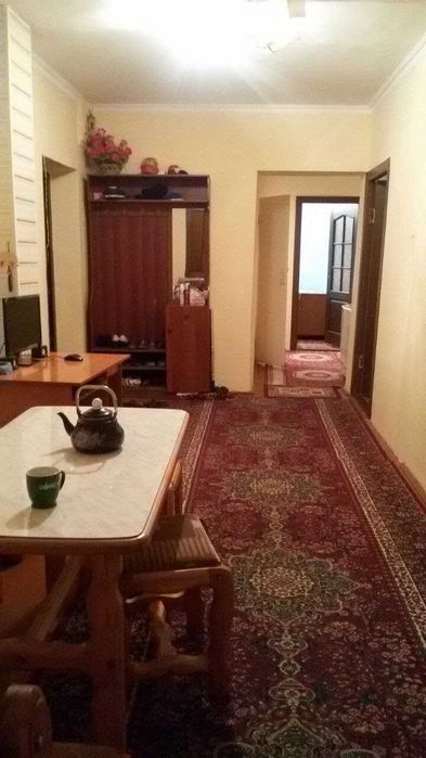 Qarshi shahar markazida 7-m.t.da 3 xonali 93 kv uy sotiladi