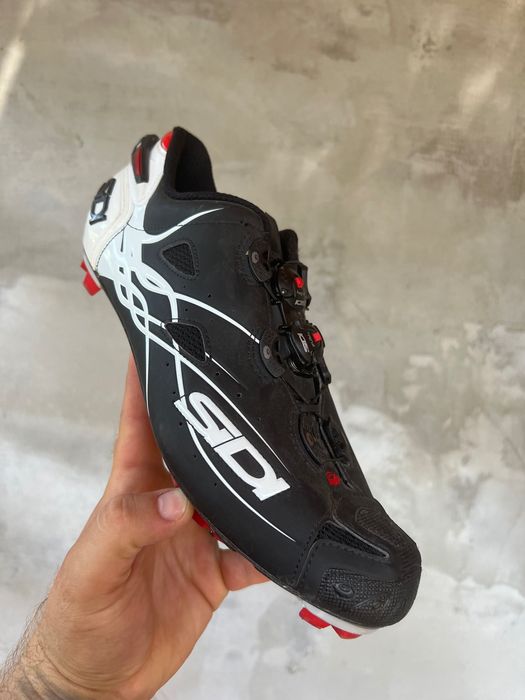 De vânzare ambele perechi.