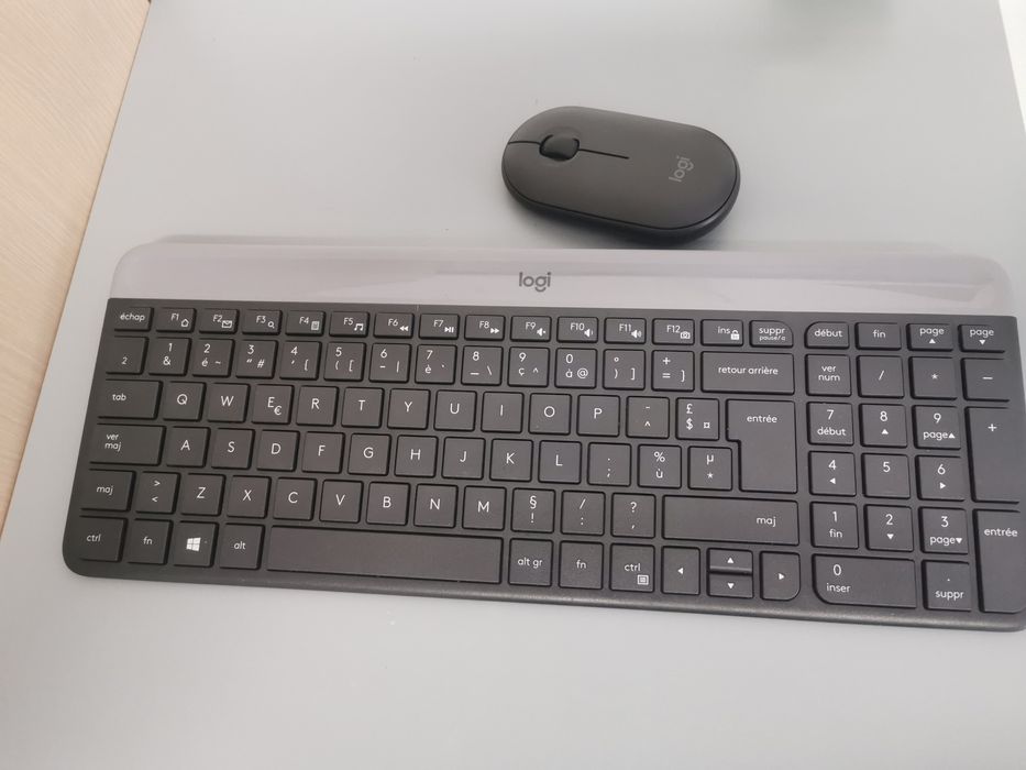 Tastatura și mouse wireless Logi