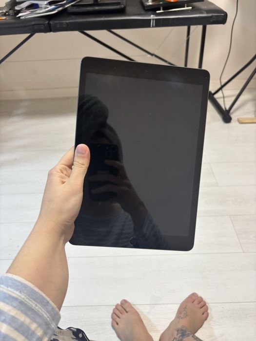 Продаю планшет вместе с ручкой и чехлом