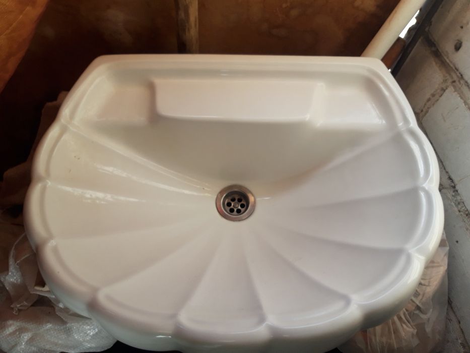 Раковины разные.