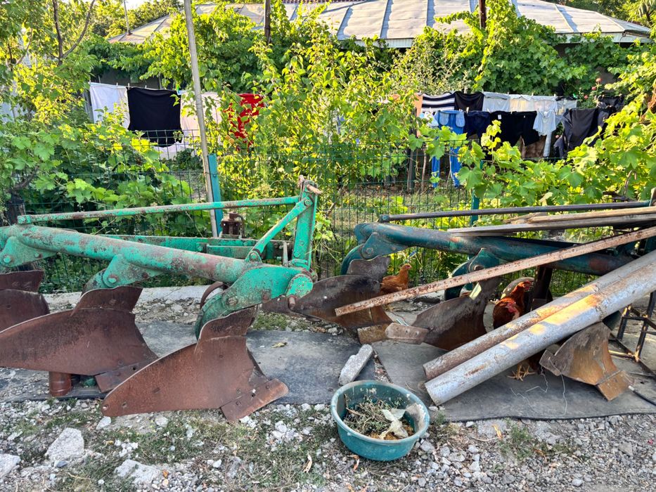 Pachet utilaje agricole tractor U650, 2 pluguri, disc, remorca, greblatoare, cositoare, met si mig