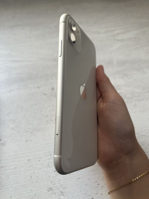 iPhone 11 белого цвета