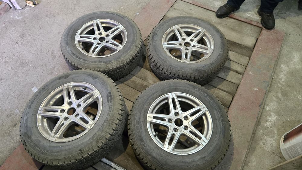 Продам диски с резиной 205/70 R15
