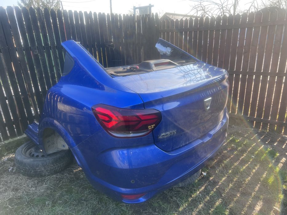 Vand bara spate si capota portbagaj Dacia Logan 2021/2023