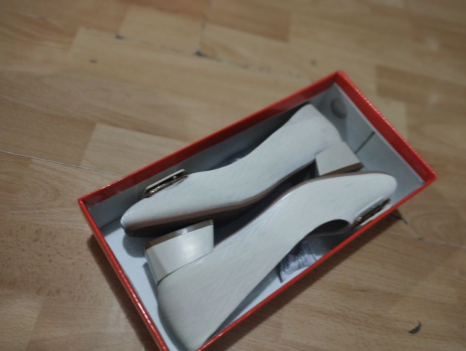 Туфли янги олинган