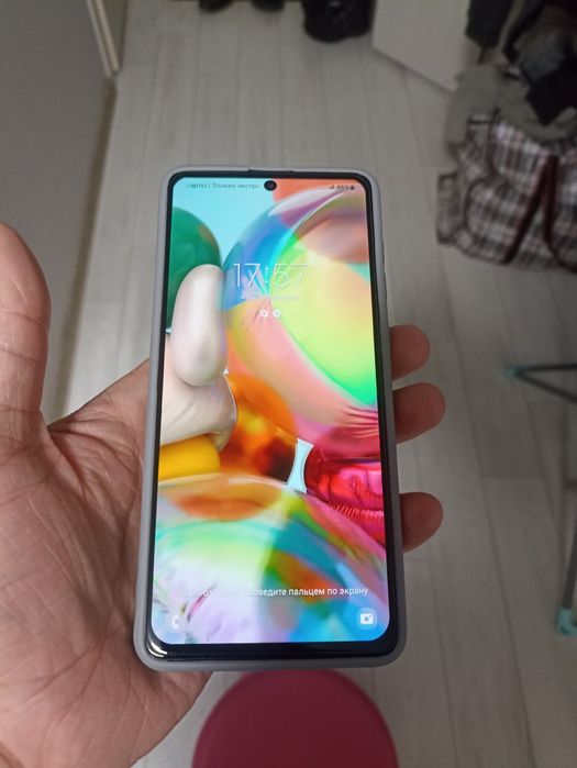 Продам телефон Samsung A71.