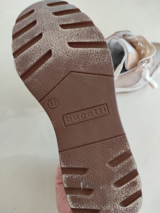 Обувки    Бугати
