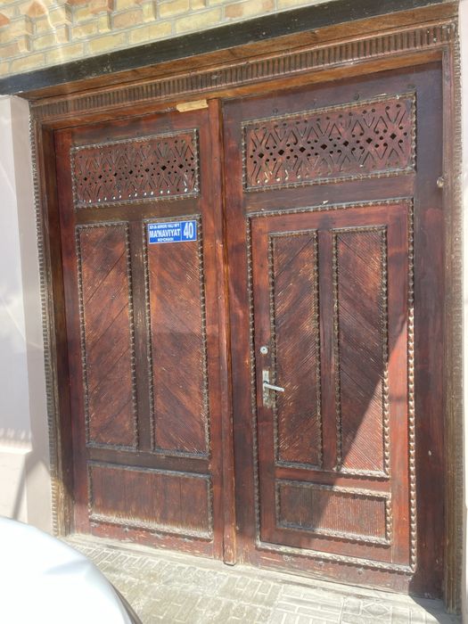 Продается дверь для дома большой прочный