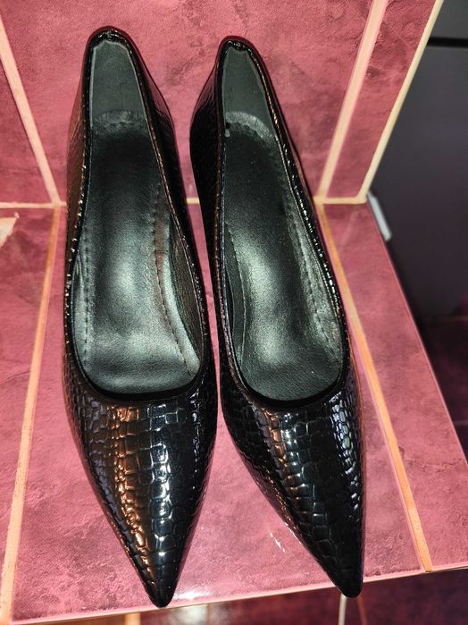 Pantofi cu toc gros, 39