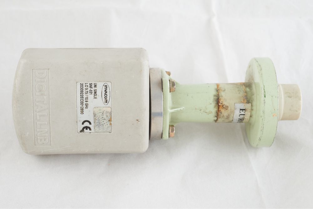 Спутниковый конвертер Invacom (Англия) Инваком с облучателем