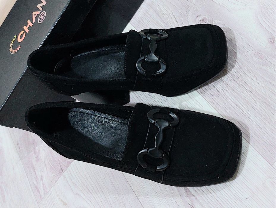 Замшевые новые туфли