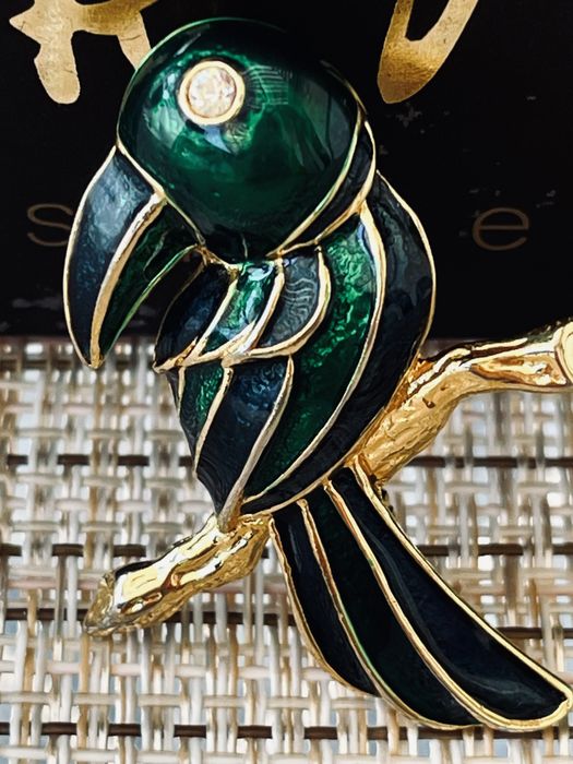 Супер модерна брошка Германия