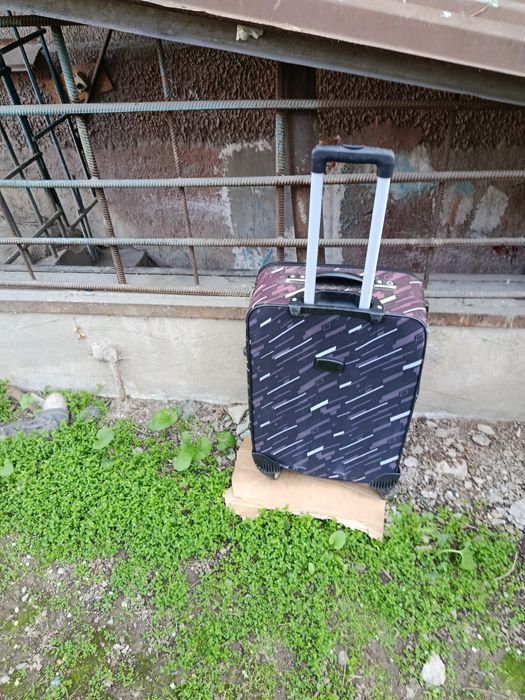 Чемодан размера М