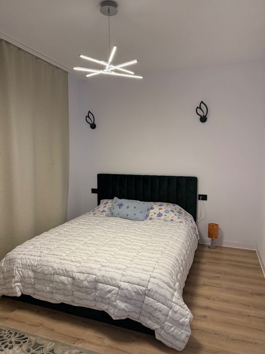 Inchiriez apartament la casa