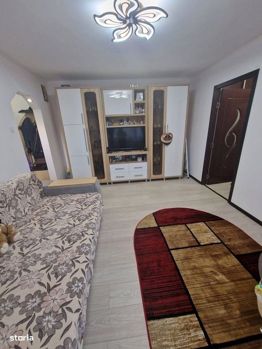 De vanzare apartament cu 2 camere,bucararie spatioasa, garaj