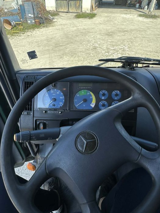 Продавам Мерцедес 1228