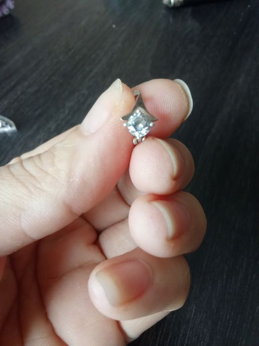 Продам серьги серебро с вставкой фианит