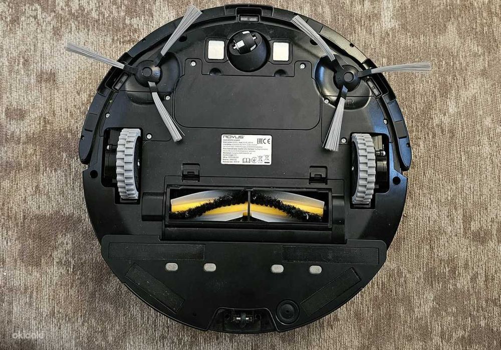 Robot de aspirare cu telecomanda, cu programare pe zile / ore