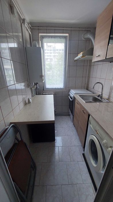 Închiriez apartament 3 camere Micro 19 zona Parma