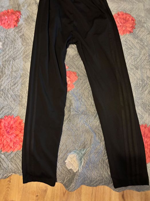 Адидас анцузи не носени