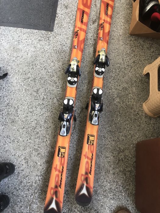 Ски  ATOMIC втора употреба 1.60метър