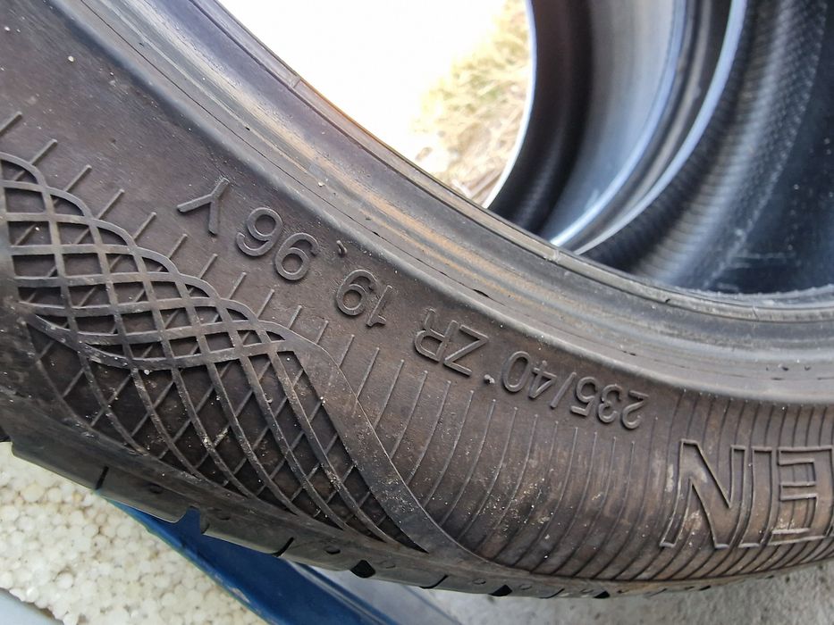 Anvelope 235/40R19 marca Vredestein, DOT 2020,7 mm