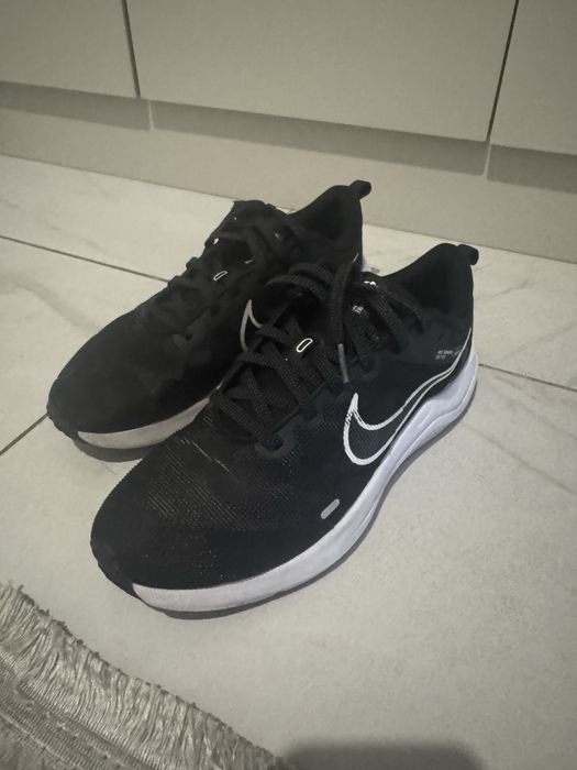 Кроссовки легкие