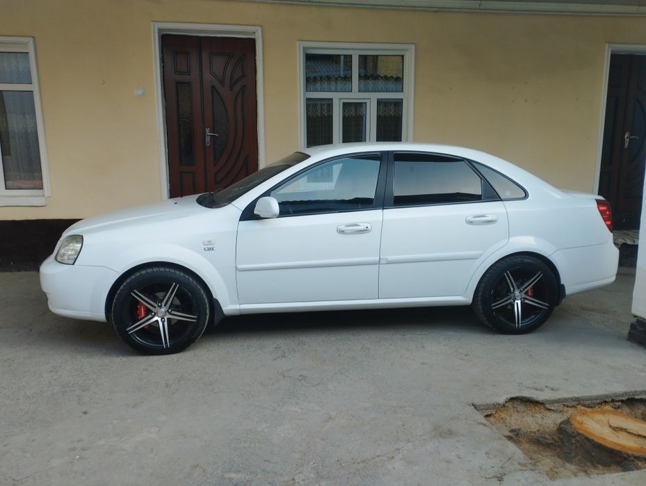 Lasseti 1.8 sotiladi