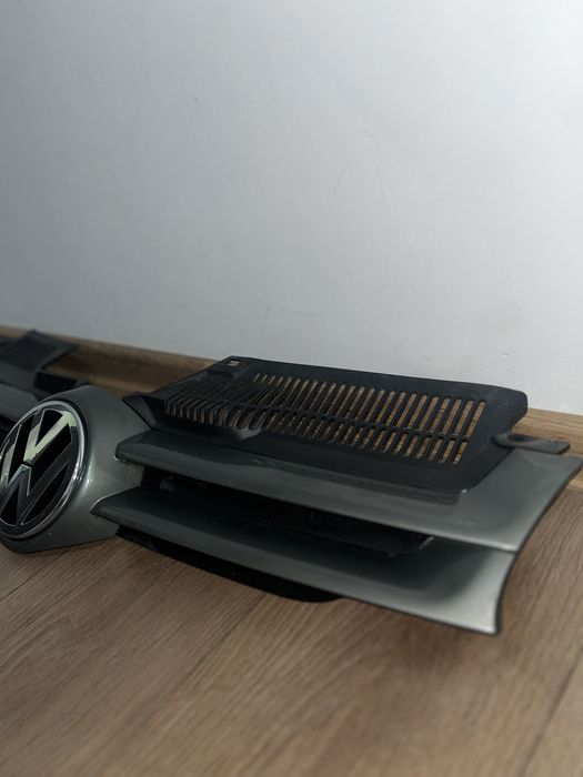 Grilă Volkswagen Golf 5