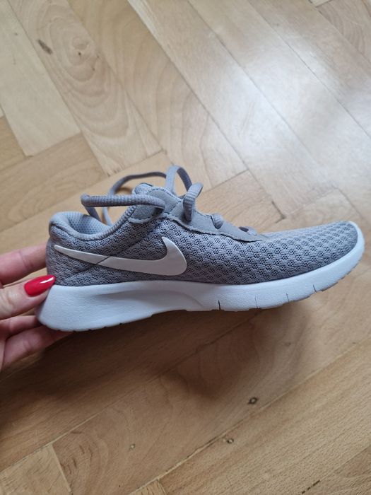 Нови детски маратонки Nike