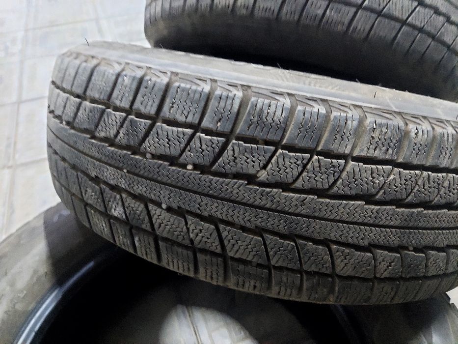 Продам резину зимнию 225 70 R16
