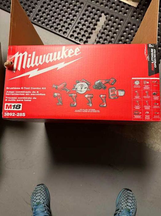 Чисто нов комплект акумулаторни инструменти Milwaukee M18 / M12 (Combo Kit)Доставено от USA