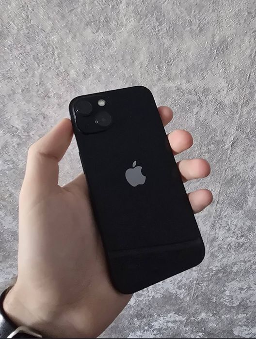 iPhone 13 на 256 ГБ, цвет чёрный.