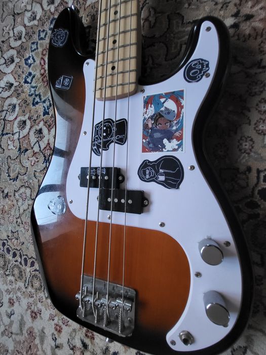 Басс гитара 4струнная