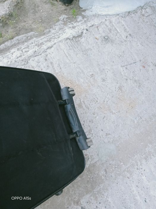 Продам чемодан на колесах