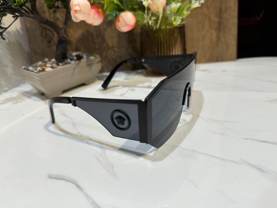 Ochelari de soare Versace. Calitate premium.