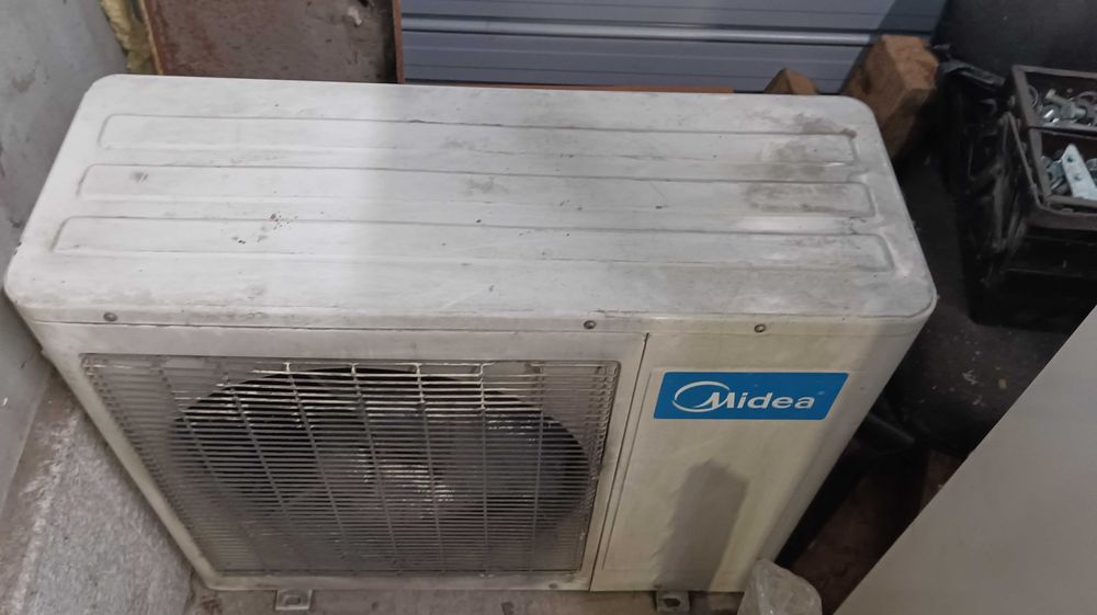 Колонен климатик Midea MFJ-24ARN1