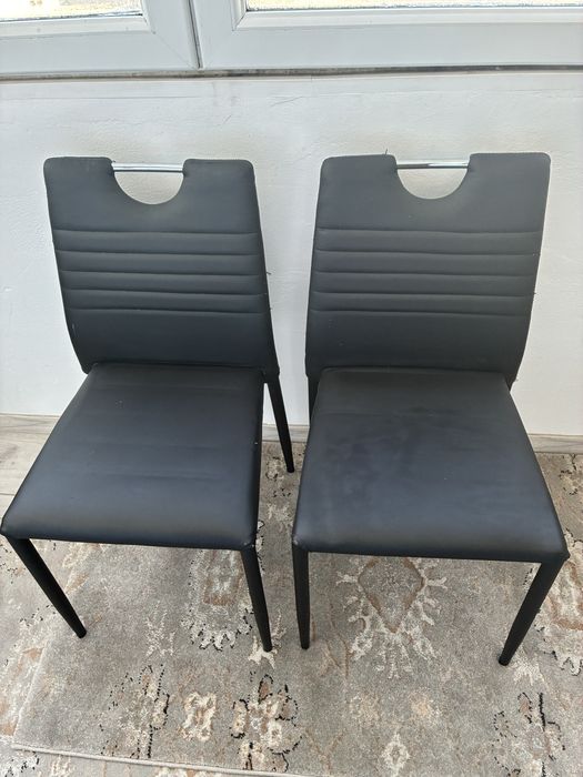 Vand 2 scaune bucatarie