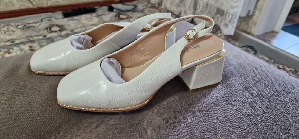 Женские нарядные туфли