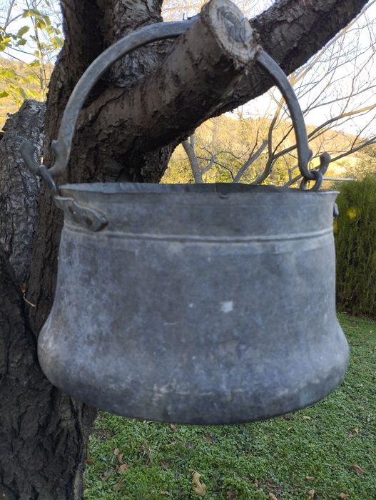 Продавам голямо бакърено менче