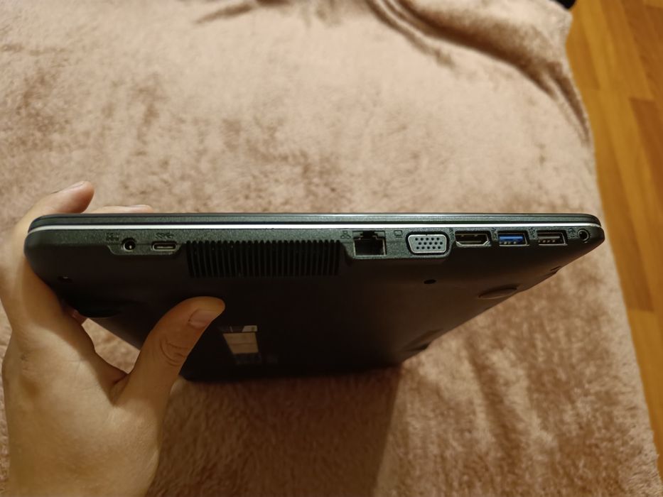 Laptop ASUS R540L (i3, 4GB RAM) - Pentru piese / recondiționare (Defect)